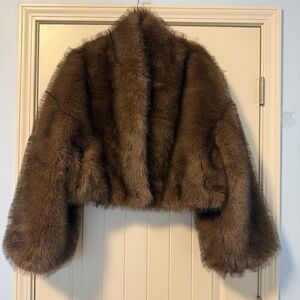Laseti Women's Rounded Sleeve Cropped Faux‎ Fur Jacket Size 8